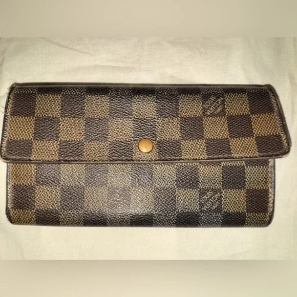 Louis Vuitton Damier Ebene Sarah Wallet pre loved condition - Picture 1 of 12